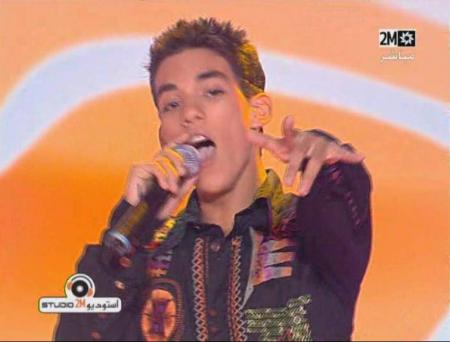 il chante